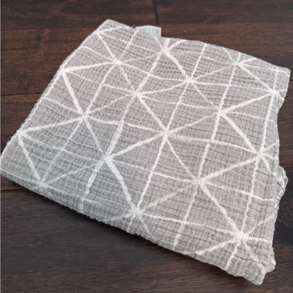 🔥Bundle 2 for $10 | Aden + Anais Muslin Swaddle Blanket, Geometric Pattern